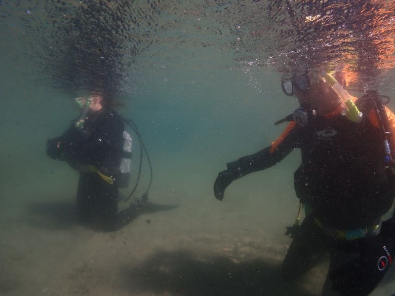 和歌山県田辺市で50代以上の方が参加するダイビングライセンス取得コース受講風景
